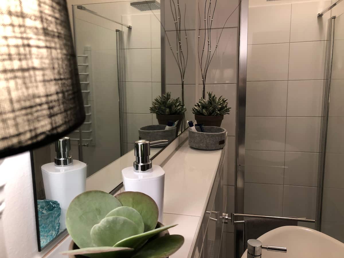 Modernes Badezimmer